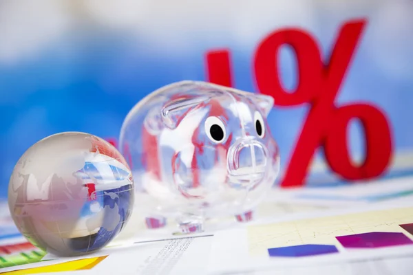 Pénzügyi fogalom-val globe gömb és piggybank — Stock Fotó