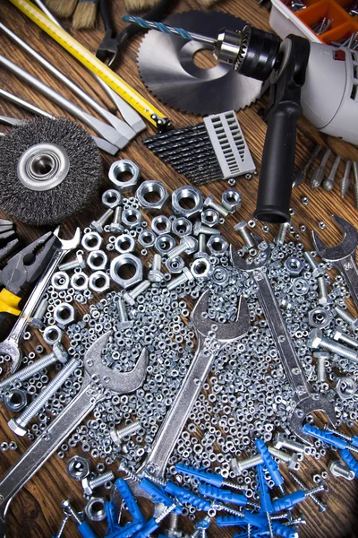 Herramientas de trabajo sobre fondo de madera — Foto de Stock