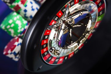 Rulet ile poker fişleri