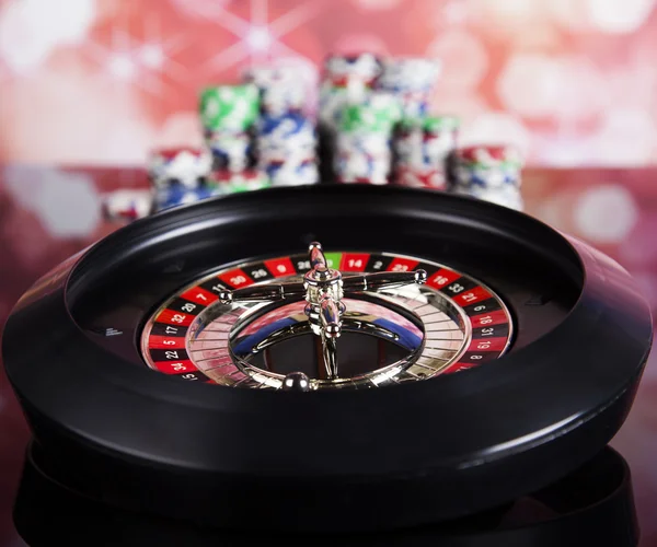 Chips di poker con roulette — Foto Stock