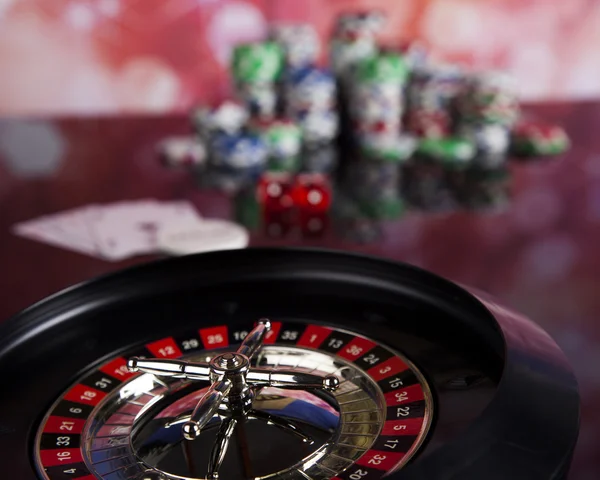 Chips di poker con roulette — Foto Stock