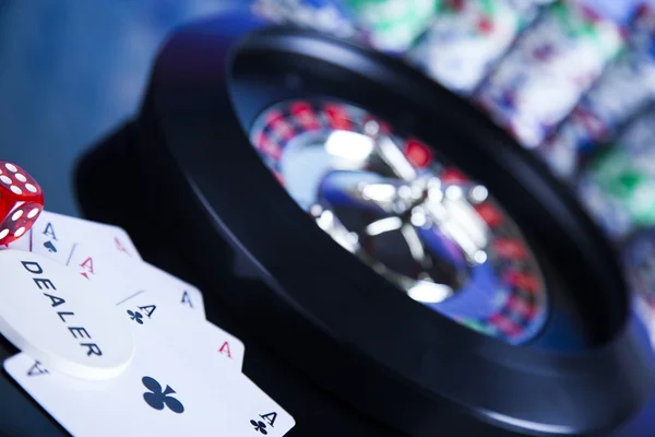 Chips de Poker com roleta — Fotografia de Stock