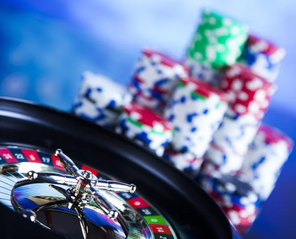 Chips di poker con roulette — Foto Stock