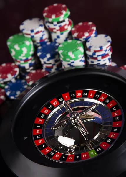 Chips di poker con roulette — Foto Stock