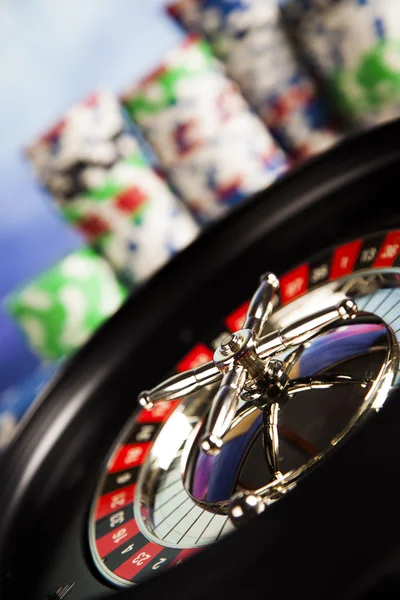 Chips di poker con roulette — Foto Stock