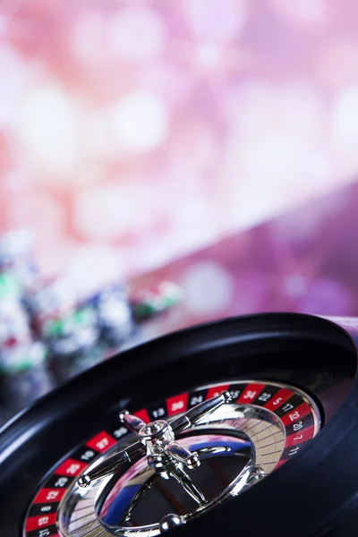 Chips di poker con roulette — Foto Stock