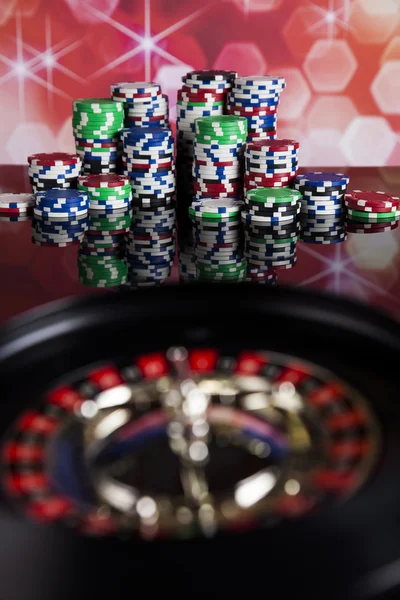 Pokerchips mit Roulette — Stockfoto