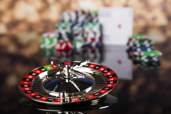 Chips di poker con roulette — Foto Stock