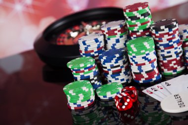 Rulet ile poker fişleri