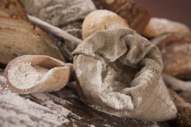 Taze pişmiş ekmek.