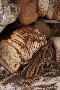 Taze pişmiş ekmek.