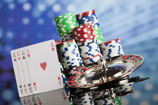 Rulet ile poker fişleri — Stok fotoğraf