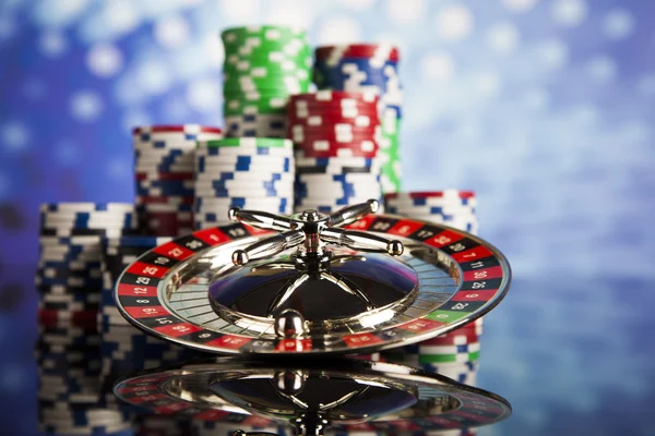 Chips di poker con roulette — Foto Stock