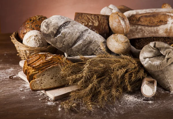 Frisch gebackenes Brot — Stockfoto