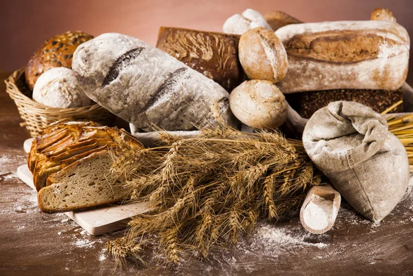 Свежеиспеченный хлеб — стоковое фото