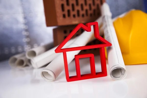 Modelo de casa con obra y grúa —  Fotos de Stock