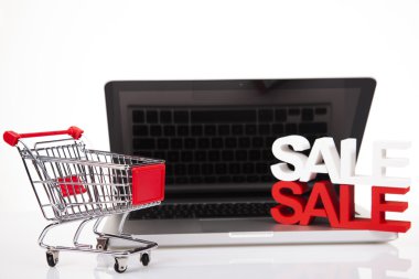 Bilgisayar, Online alışveriş kavramı beyaz arka planda