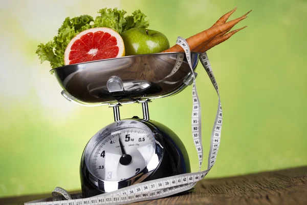 Fitnessgeräte und gesunde Ernährung — Stockfoto