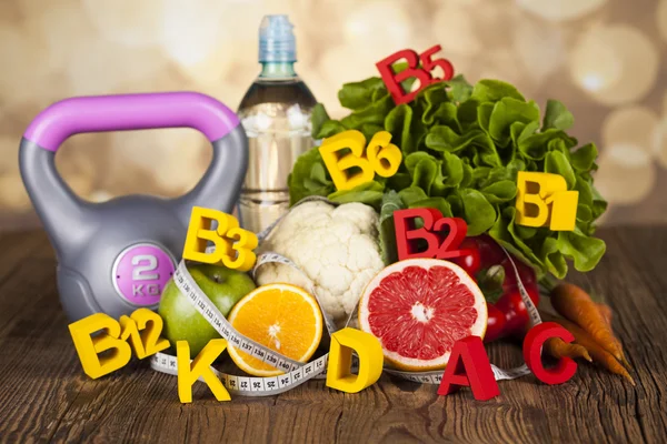 Фитнес-витамины, свежие фрукты и овощи — стоковое фото