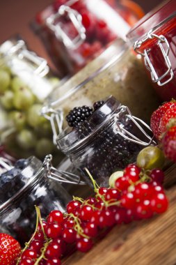 Ev yapımı meyve reçeli cam