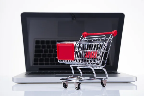 Conceito de compras on-line, fundo do computador — Fotografia de Stock