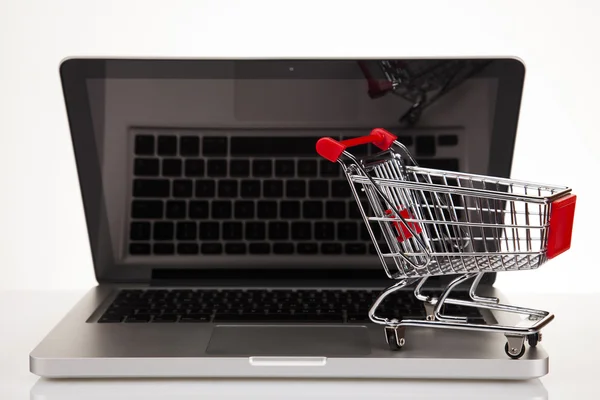 Online shopping koncept, dator bakgrunden — Stockfoto