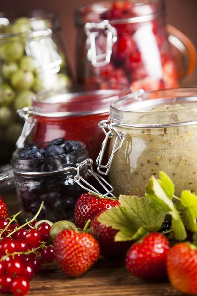 Mermelada de fruta casera en el vaso —  Fotos de Stock