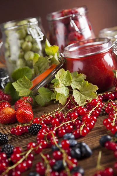 Mermelada de fruta casera en el vaso —  Fotos de Stock