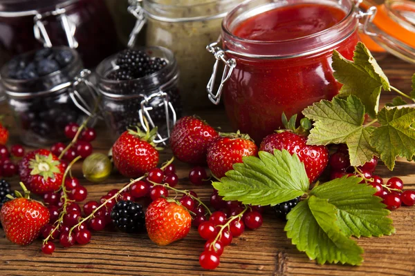 Mermelada de fruta casera en el vaso —  Fotos de Stock