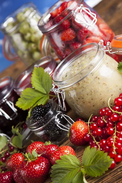 Mermelada de fruta casera en el vaso —  Fotos de Stock