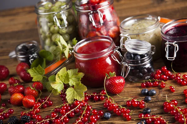 Mermelada de fruta casera en el vaso —  Fotos de Stock