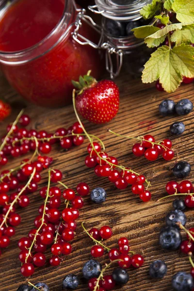 Mermelada de fruta casera en el vaso —  Fotos de Stock