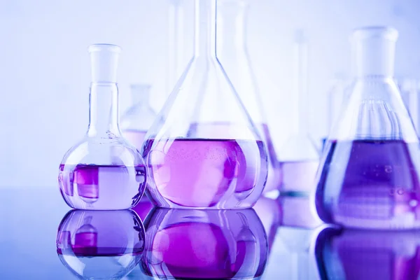 Produtos químicos de vidro de laboratório — Fotografia de Stock