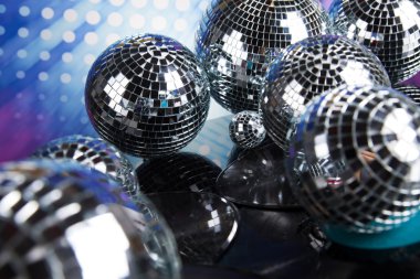parlak disco balls