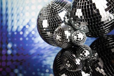parlak disco balls