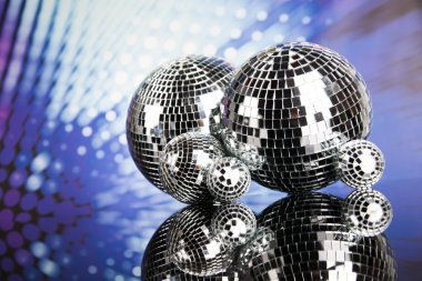 parlak disco balls