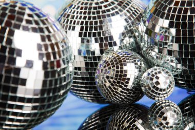 parlak disco balls