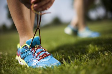 Kadınlar koşu için hazırlanıyor