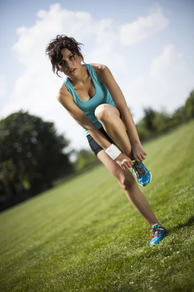 Donna che si prepara a correre — Foto Stock