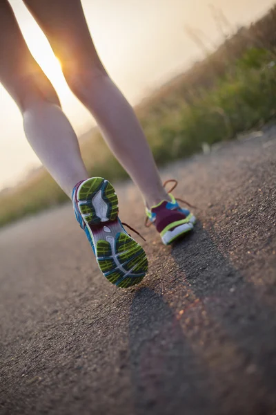 Joven fitness mujer corriendo —  Fotos de Stock