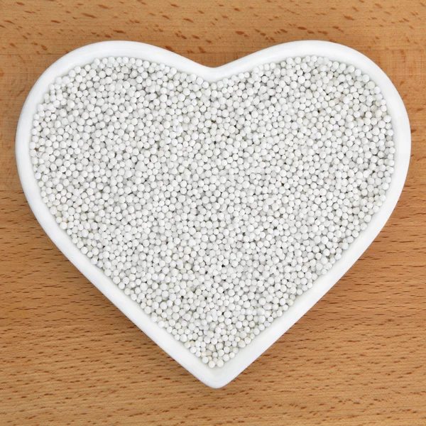 Perly tapioky v misce ve tvaru srdce — Stock fotografie
