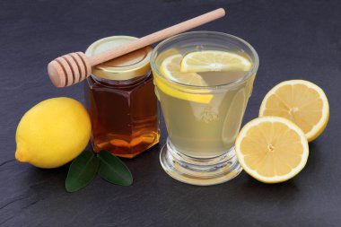 Bal ve limon içecek