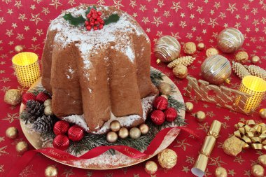 Geleneksel İtalyan Pandoro Noel kek