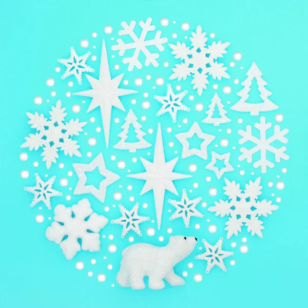 Abstrakte Christbaumkugeln Mit Nordpol Motiv Mit Weißem Und Mattiertem Weihnachtsschmuck — Stockfoto