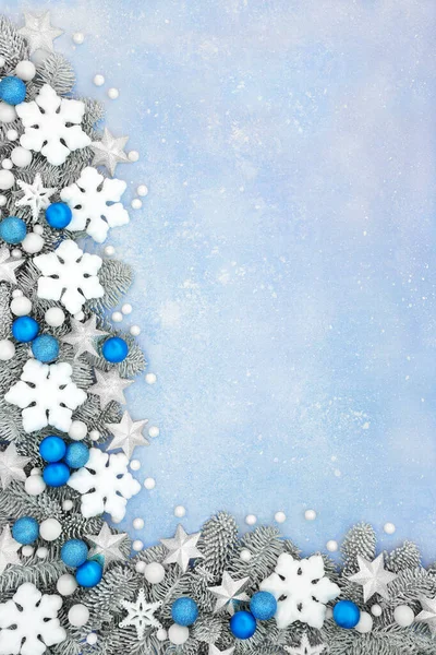 Μαγικό Χριστούγεννα Χειμώνα Νιφάδα Χιονιού Αστέρι Μπλε Bauble Σύνορα Χιόνι — Φωτογραφία Αρχείου