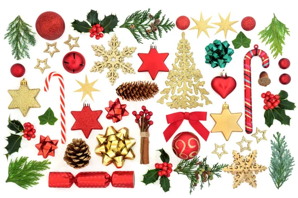 Vánoční Kolekce Cetek Dekorace Zimní Zeleň Bílém Pozadí Tradiční Symboly — Stock fotografie