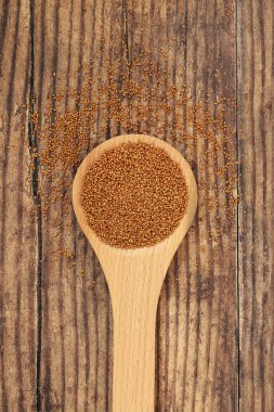 Deve tohumları yüksek oranda omega 3 ve antioksidan içeren yağlarla besleyici, kalp, artrit, saç kepeği, nemlendirici cilt için yararlı, bağışıklık sistemini güçlendiren & bir antienflamatuardır..