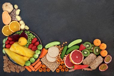 Serbest radikalleri nötralize eden antioksidanlar için sağlıklı gıda konsepti çok yüksek. Ayrıca diyet lifleri, antosiyaninler, vitaminler, omega 3, likopenin, karotenoid ve protein içeriyor. Sayfada Kenarlık.  