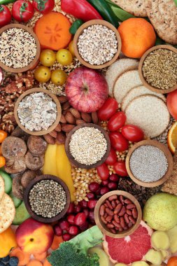 Gıdaların yanı sıra antioksidanları, mineralleri, vitaminleri, antosiyaninleri, omega 3 'ü, protein ve lycopene içeren beslenme lifleri yüksek. Sağlık sigortası konsepti. Düz yatıyordu.