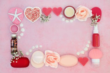 Yaşlanma karşıtı doğal cilt bakımı güzellik ürünleri. Soyut arkaplan sınır dairesi benekli pembenin üzerinde yatıyordu. Sağlık hizmeti kavramı.